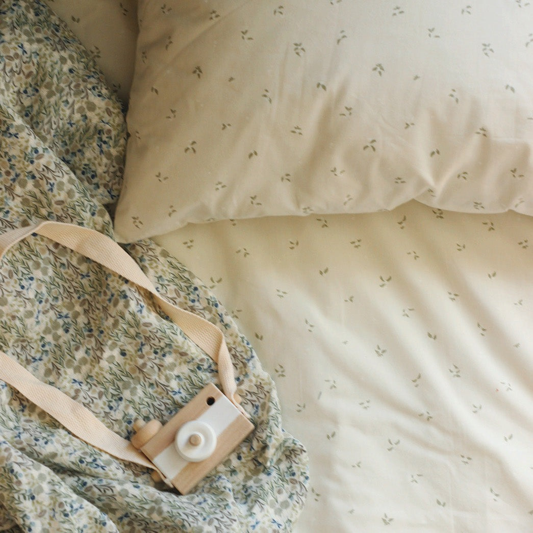 Avery Row Cotbed Organic Cotton Bedding Set - Nettle Scatter