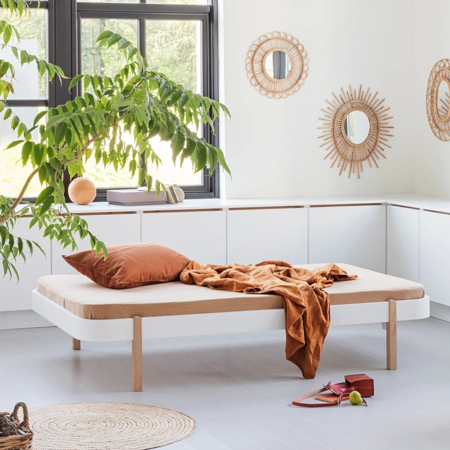 Oliver Furniture Wood Lounger Bed 90 - White/Oak